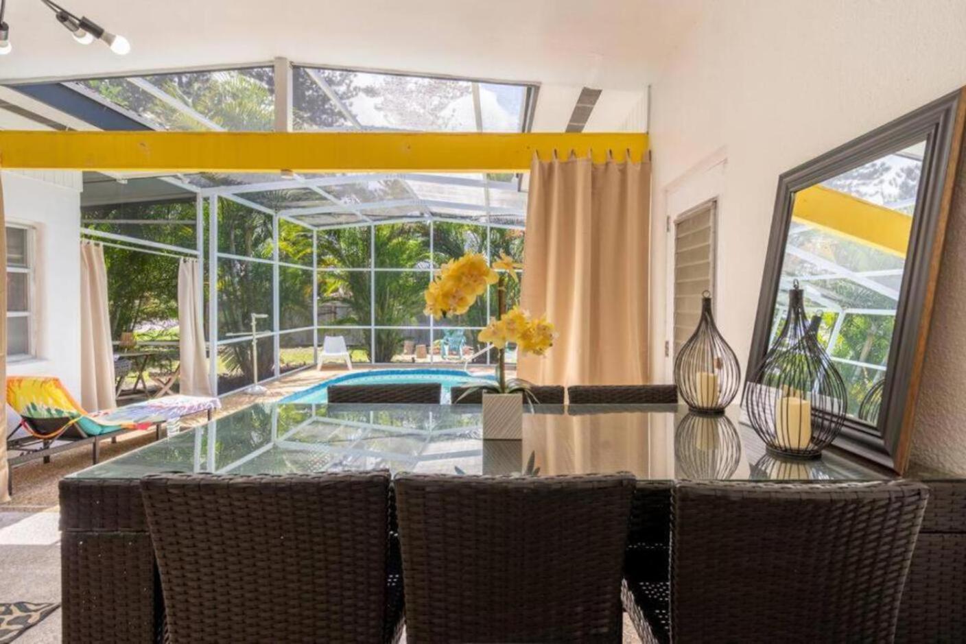 Fantastic Island House 1 Mile To The Beach With Heated Pool Sarasota Exterior foto